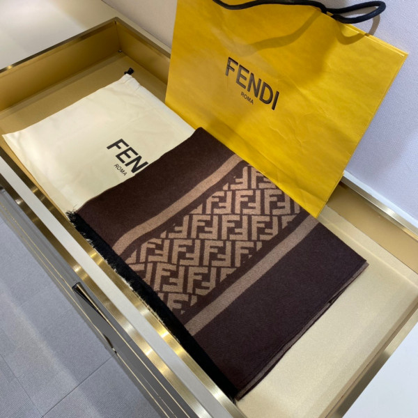 F**di scarf