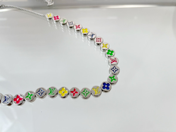 l0*is V*t0n necklace