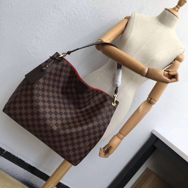 l0*is V*t0n graceful mm