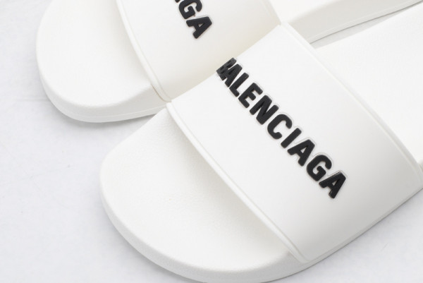 Ba*len*cia*ga pool slide sandal
