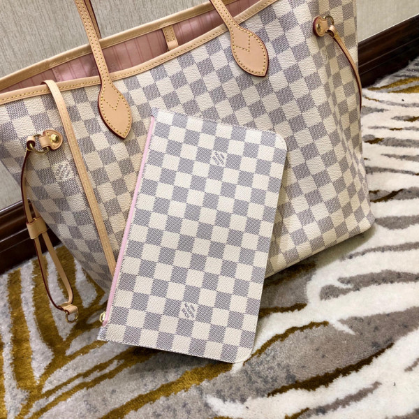 l0*is V*t0n neverfull mm