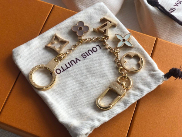 l0*is V*t0n fleur de monogram bag charm chain