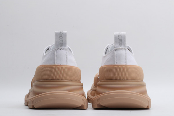ale*d*r M*Q*en tread slick lace up