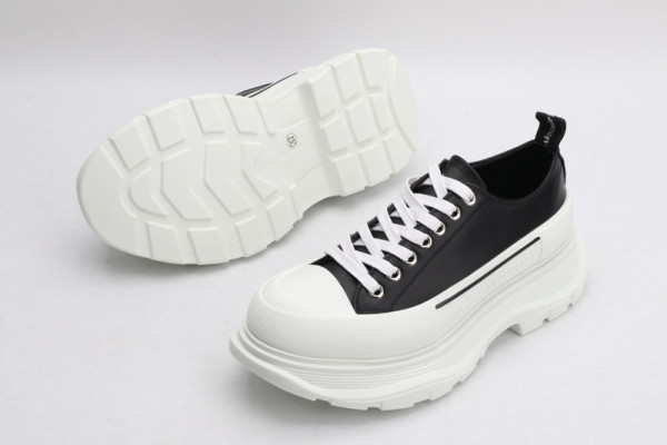 ale*d*r M*Q*en tread slick lace up