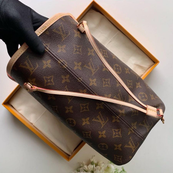 l0*is V*t0n neverfull mm