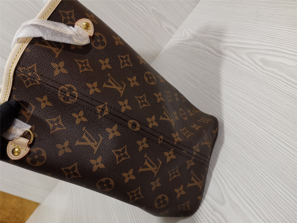 l0*is V*t0n neverfull mm