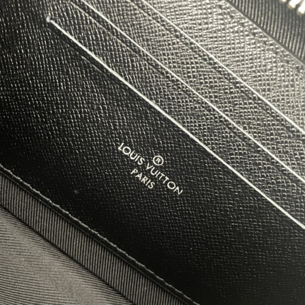 l0*is V*t0n alpha wearable wallet