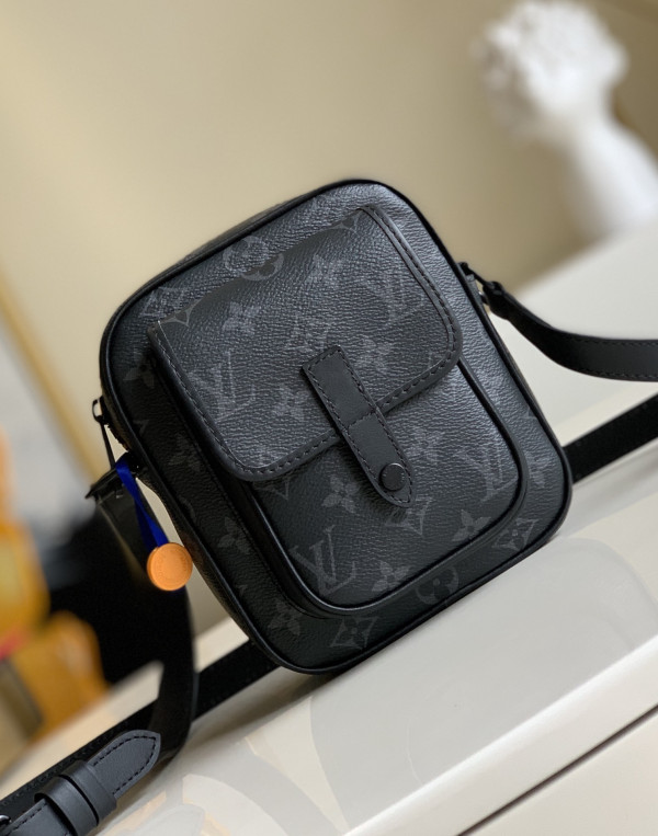 l0*is V*t0n christopher wearable wallet