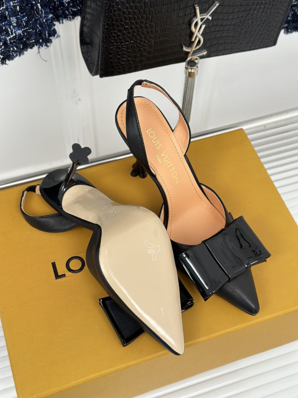 l0*is V*t0n heels