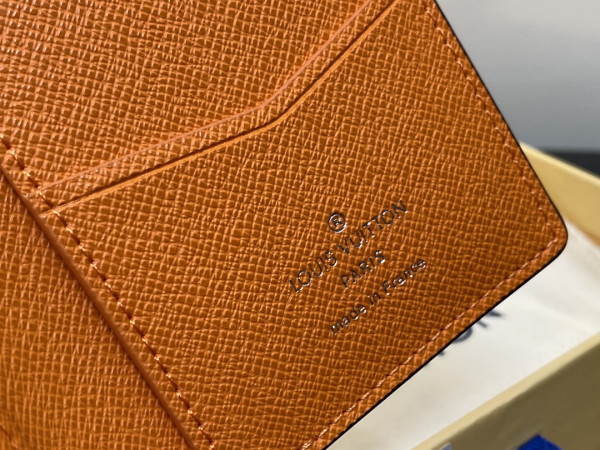 l0*is V*t0n pocket organizer-7.5*11.1*1 cm