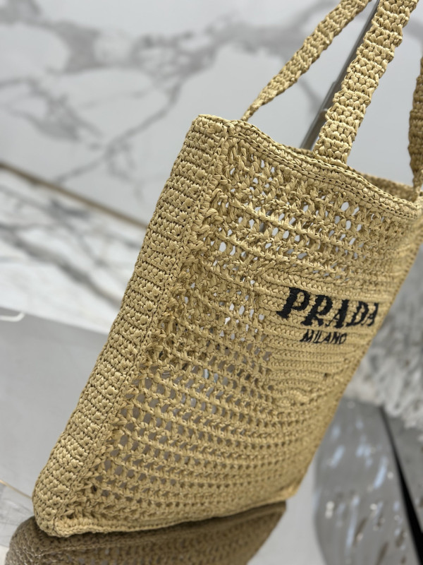 Pra*a crochet tote bag