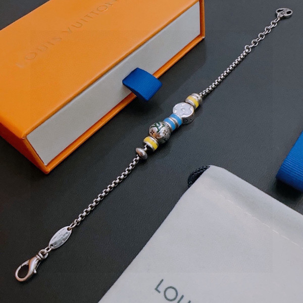 l0*is V*t0n bracelet