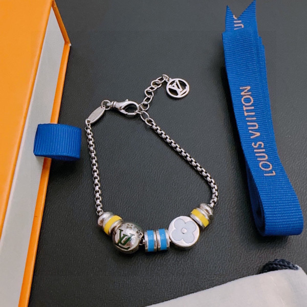 l0*is V*t0n bracelet