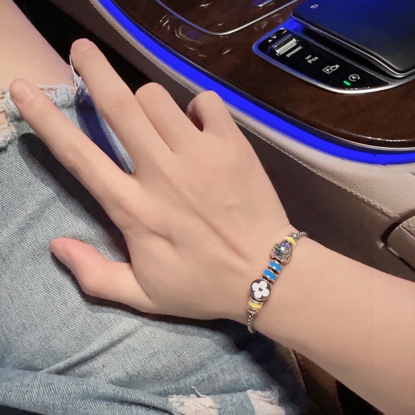 l0*is V*t0n bracelet