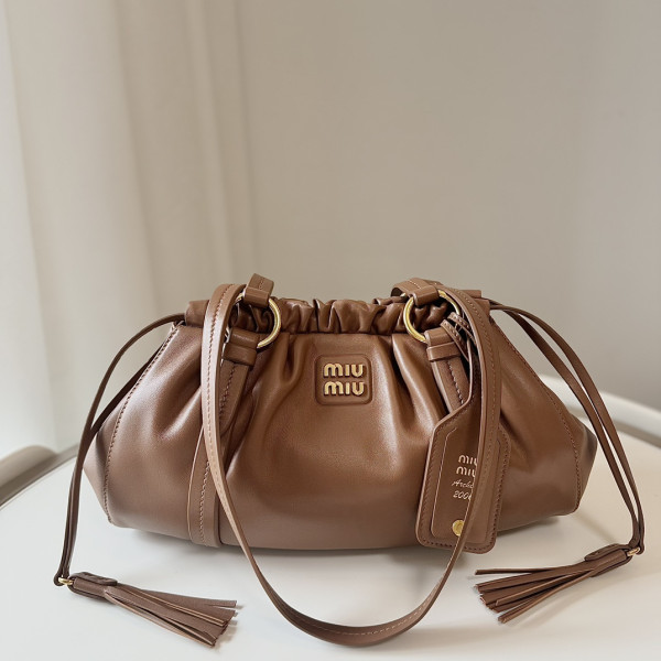 M*um*u joie nappa leather bag