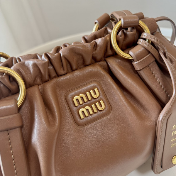 M*um*u joie nappa leather bag