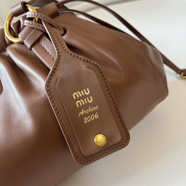 M*um*u joie nappa leather bag