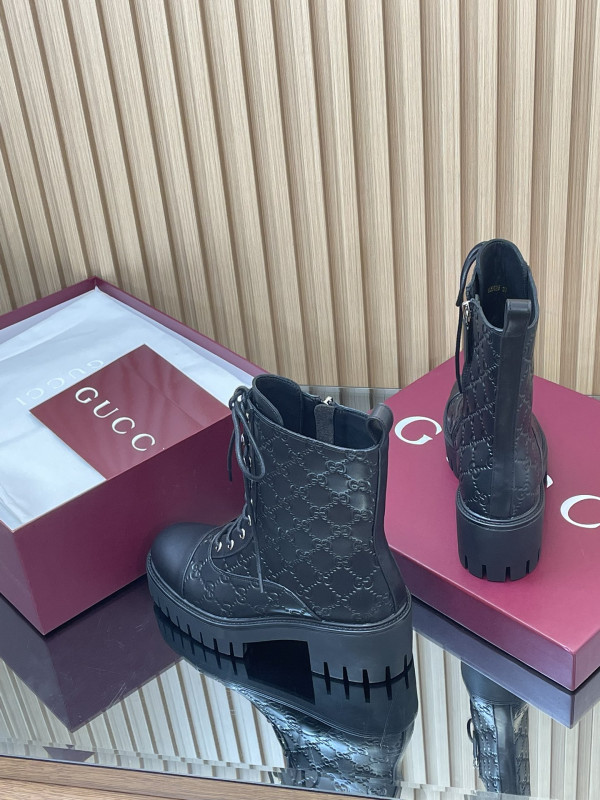 G*u*i boots