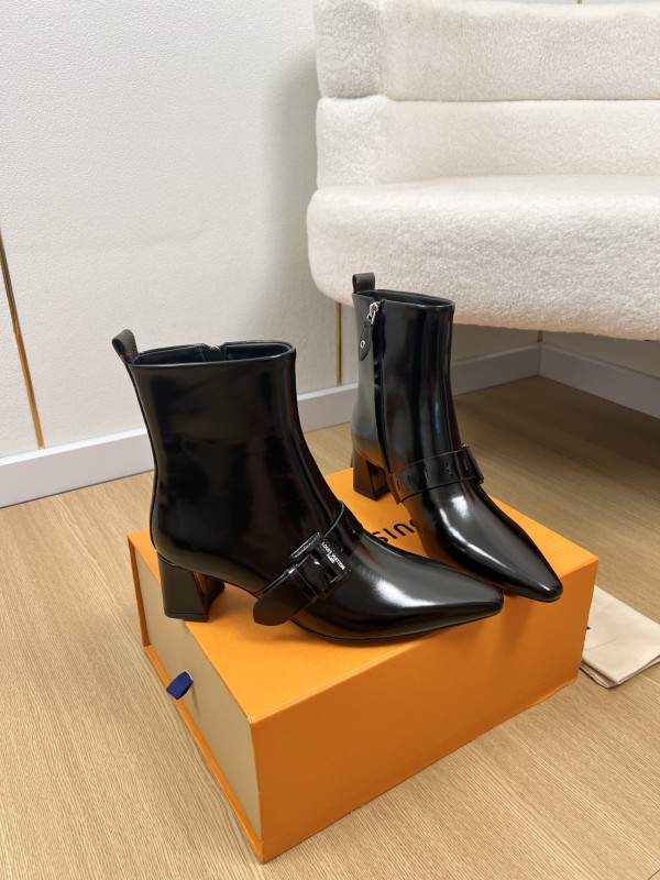 l0*is V*t0n boots