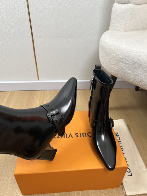 l0*is V*t0n boots